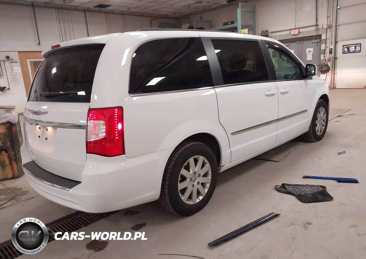 2015 Chrysler Town & Country Touring VIN:2C4RC1BG8FR619748 - 4