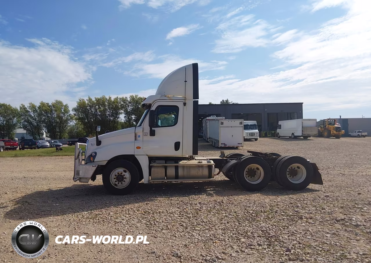 2019 Freightliner Cascadia 125 VIN:1FUJGEDR3KLKH4255 - 18
