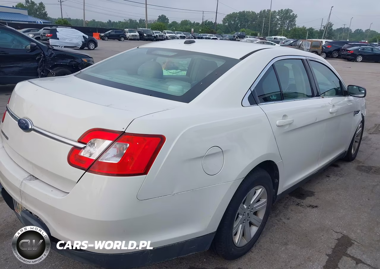 2010 Ford Taurus Se VIN:1FAHP2DW5AG152945 - 4