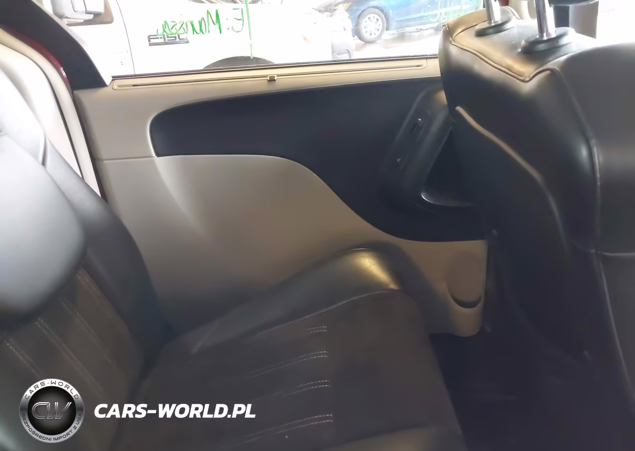 2014 Chrysler Town & Country Touring-L 30Th Anniversary VIN:2C4RC1CG1ER363952 - 8