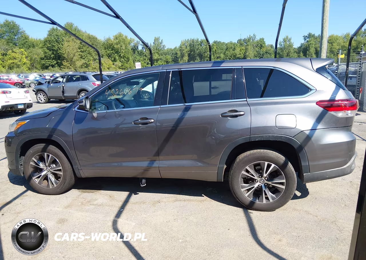 2018 Toyota Highlander Le VIN:5TDBZRFH3JS892811 - 15