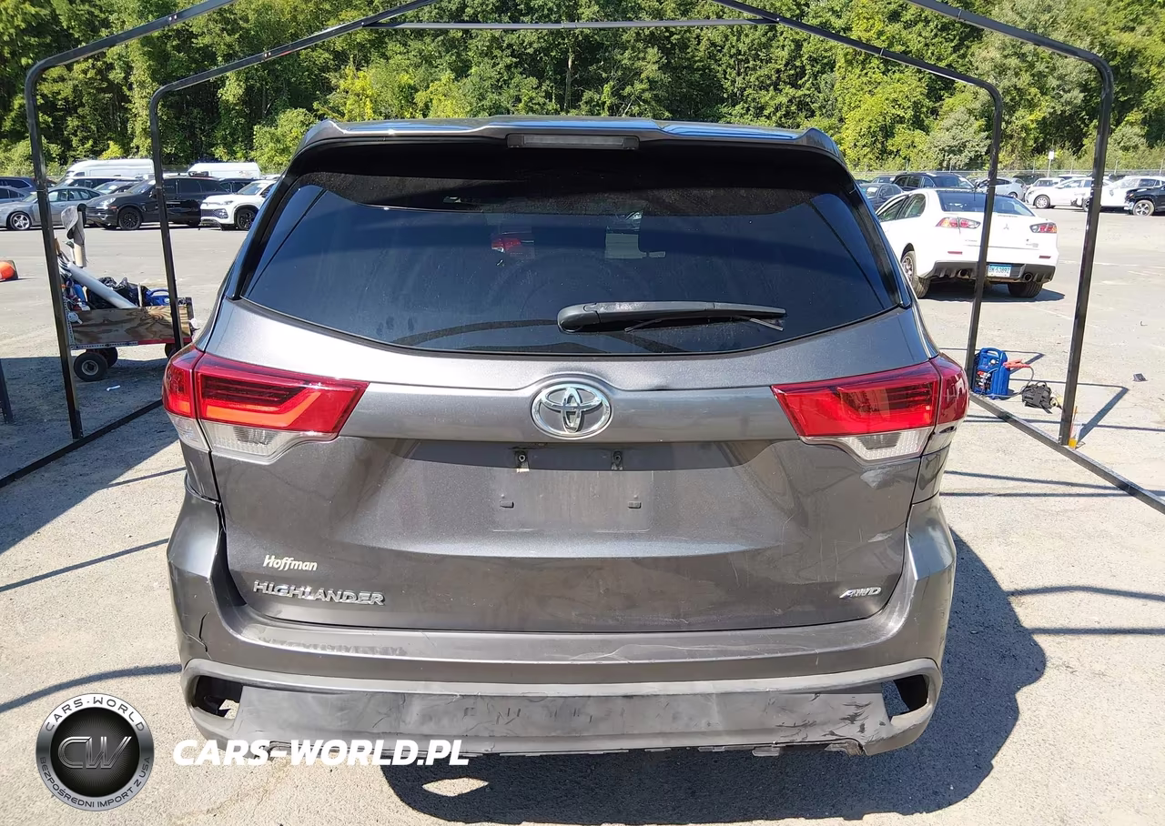 2018 Toyota Highlander Le VIN:5TDBZRFH3JS892811 - 17