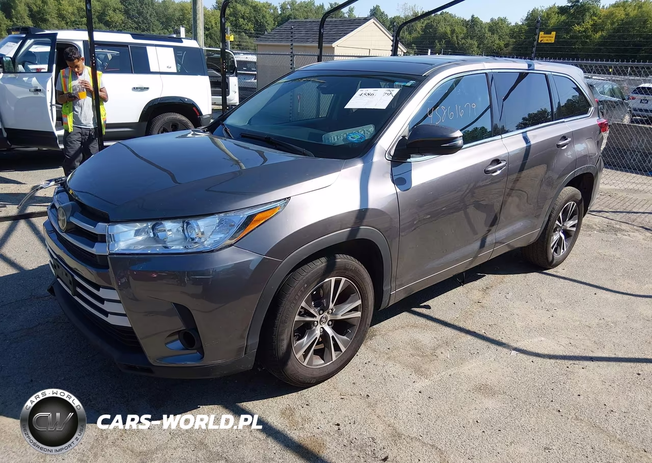2018 Toyota Highlander Le VIN:5TDBZRFH3JS892811 - 2