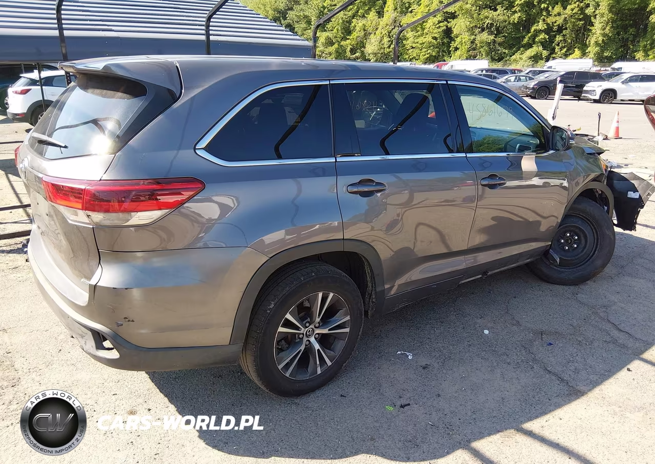 2018 Toyota Highlander Le VIN:5TDBZRFH3JS892811 - 4