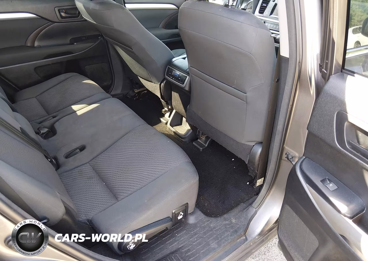 2018 Toyota Highlander Le VIN:5TDBZRFH3JS892811 - 8