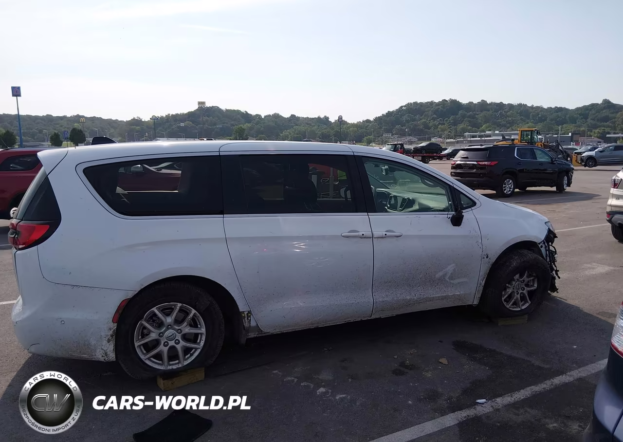 2023 Chrysler Pacifica Touring L VIN:2C4RC1BG8PR516587 - 14