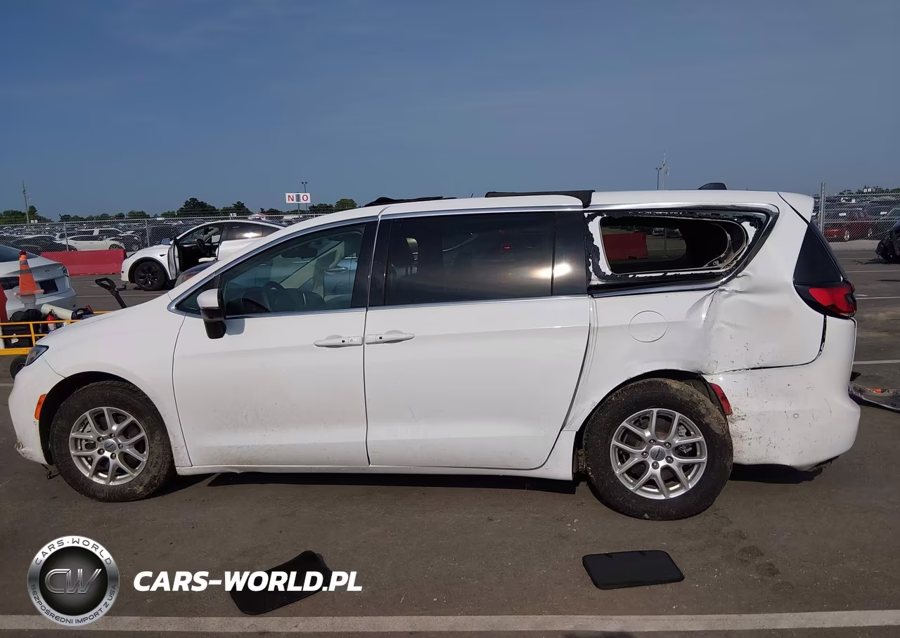 2023 Chrysler Pacifica Touring L VIN:2C4RC1BG8PR516587 - 15