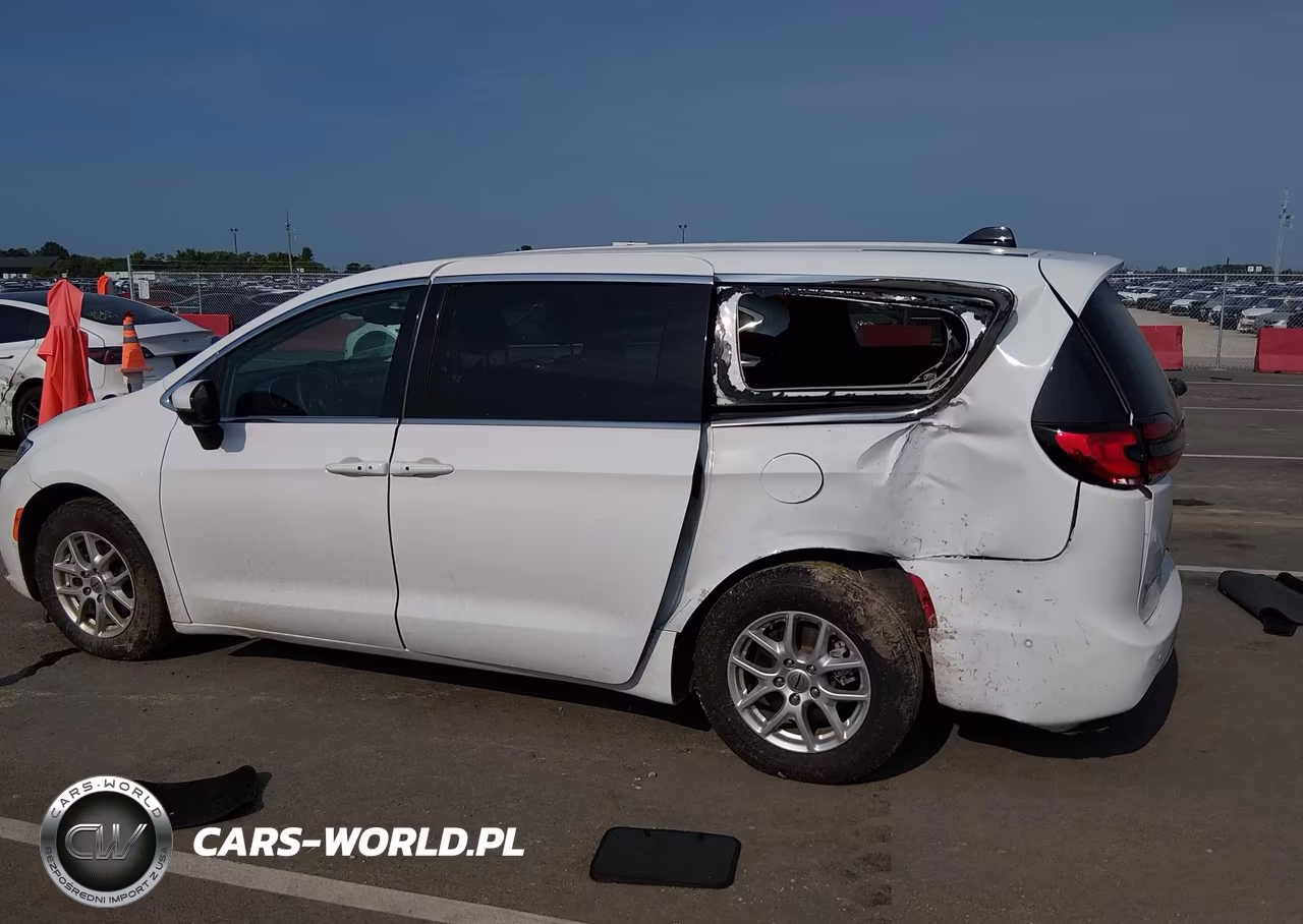 2023 Chrysler Pacifica Touring L VIN:2C4RC1BG8PR516587 - 6