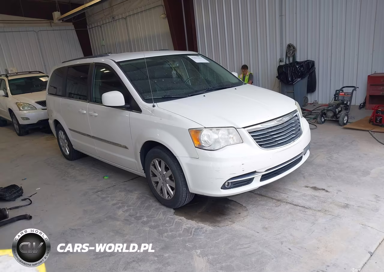 2013 Chrysler Town & Country Touring – zdjęcie 1 z 12