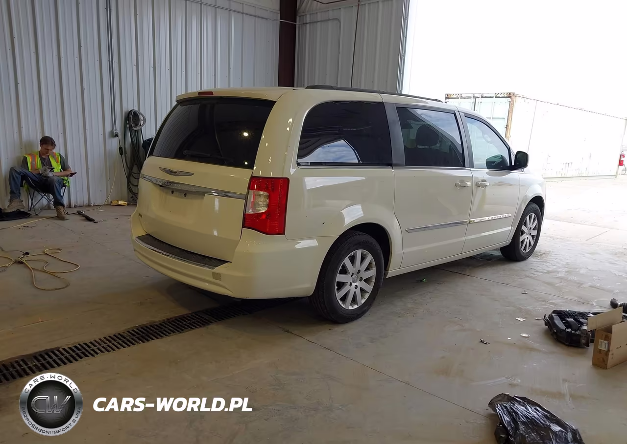 2013 Chrysler Town & Country Touring VIN:2C4RC1BG4DR684139 - 4