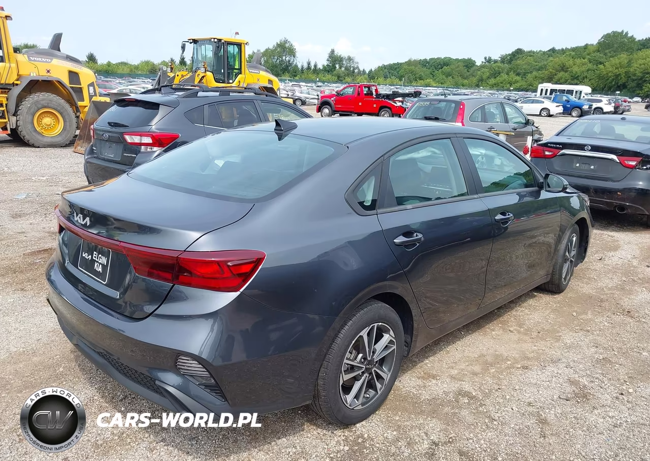 2024 Kia Forte Lxs VIN:3KPF24AD4RE812094 - 4
