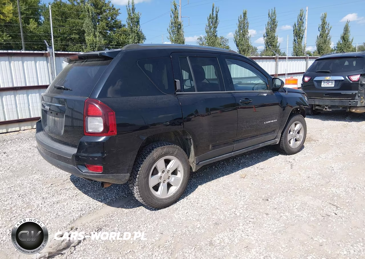 2015 Jeep Compass Sport VIN:1C4NJCBA7FD219310 - 4