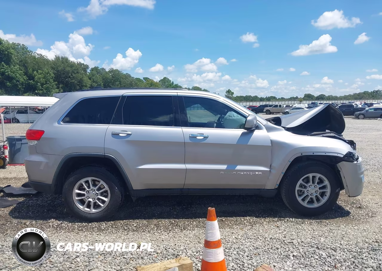 2018 Jeep Grand Cherokee Laredo 4X2 VIN:1C4RJEAG3JC399824 - 13