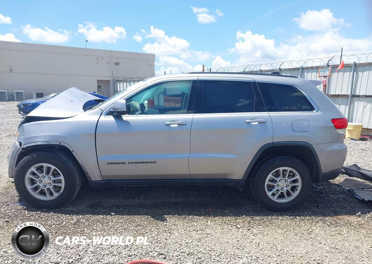 2018 Jeep Grand Cherokee Laredo 4X2 VIN:1C4RJEAG3JC399824 - 14