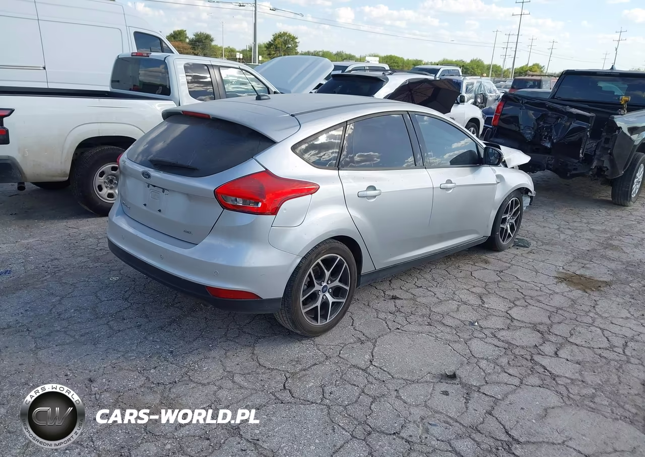 2017 Ford Focus Sel VIN:1FADP3M29HL293942 - 4
