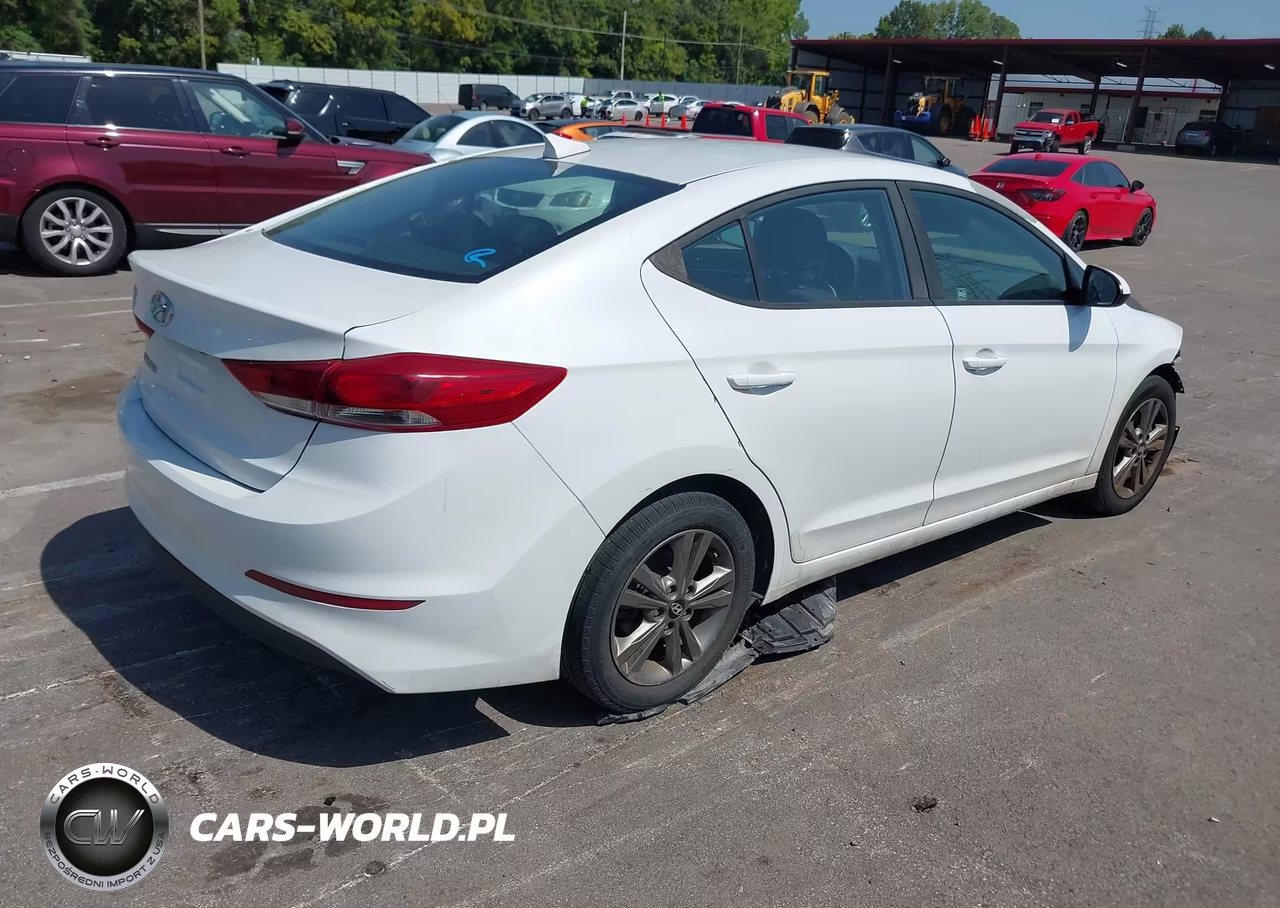 2018 Hyundai Elantra Sel VIN:5NPD84LFXJH213382 - 4
