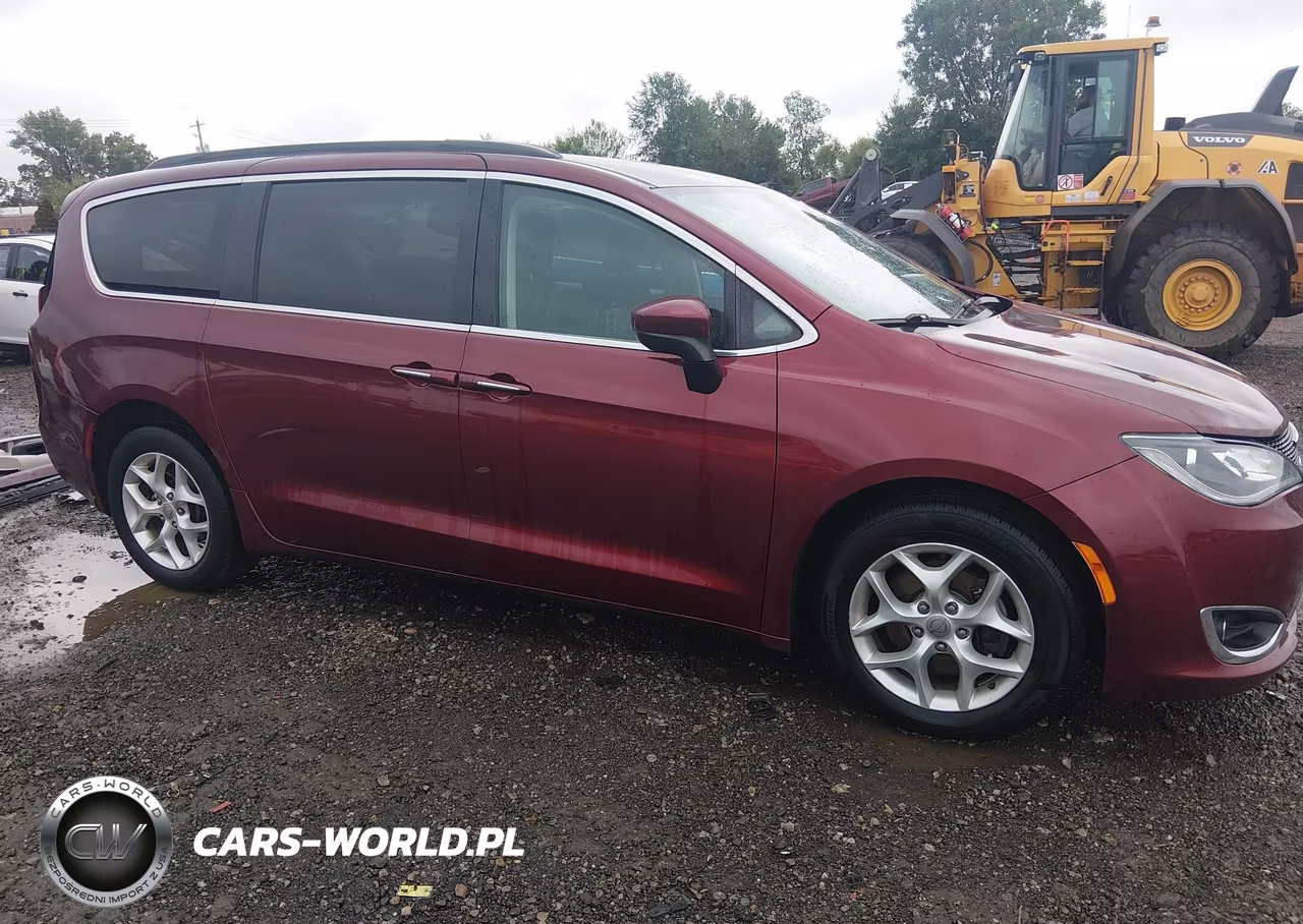 2017 Chrysler Pacifica Touring Plus VIN:2C4RC1BG5HR816993 - 14