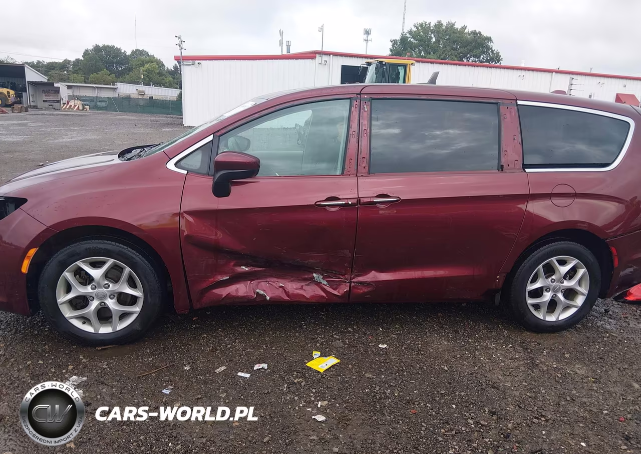 2017 Chrysler Pacifica Touring Plus VIN:2C4RC1BG5HR816993 - 15