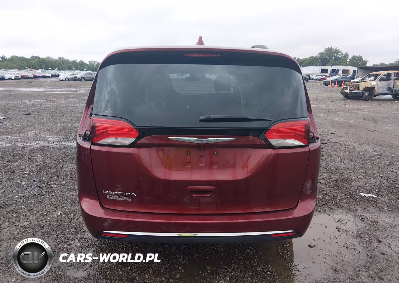 2017 Chrysler Pacifica Touring Plus VIN:2C4RC1BG5HR816993 - 17