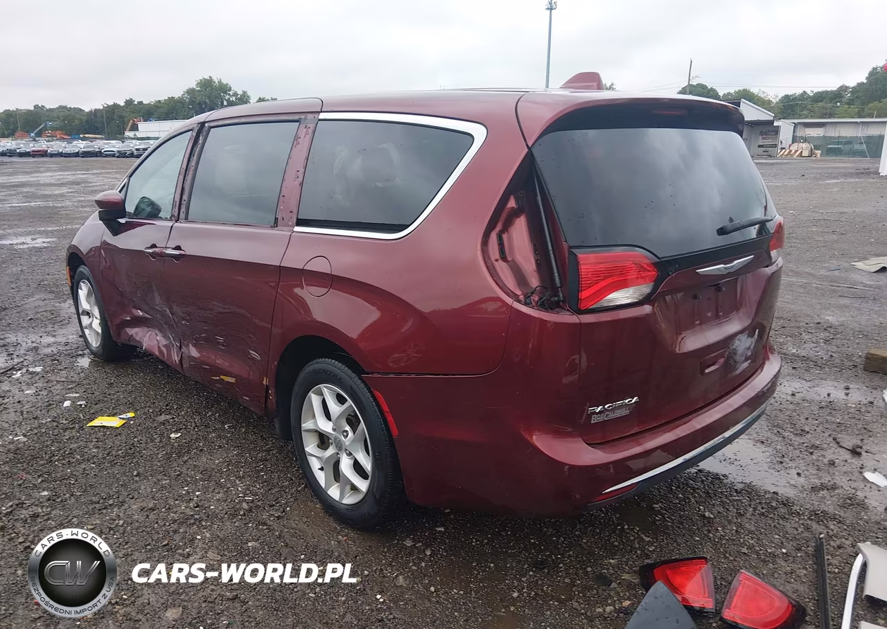 2017 Chrysler Pacifica Touring Plus VIN:2C4RC1BG5HR816993 - 3