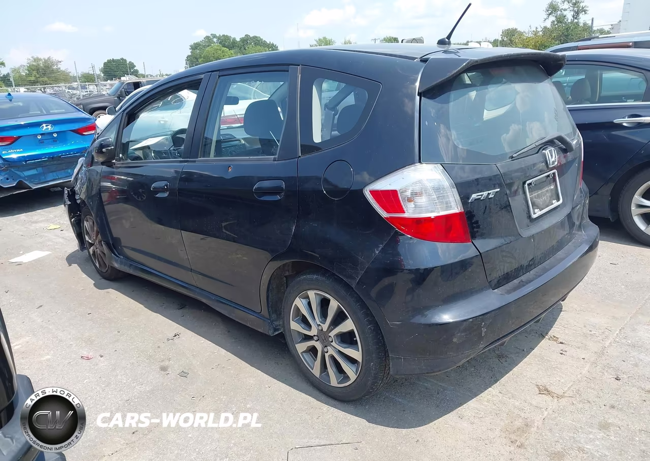 2013 Honda Fit Sport VIN:JHMGE8H54DC060591 - 3