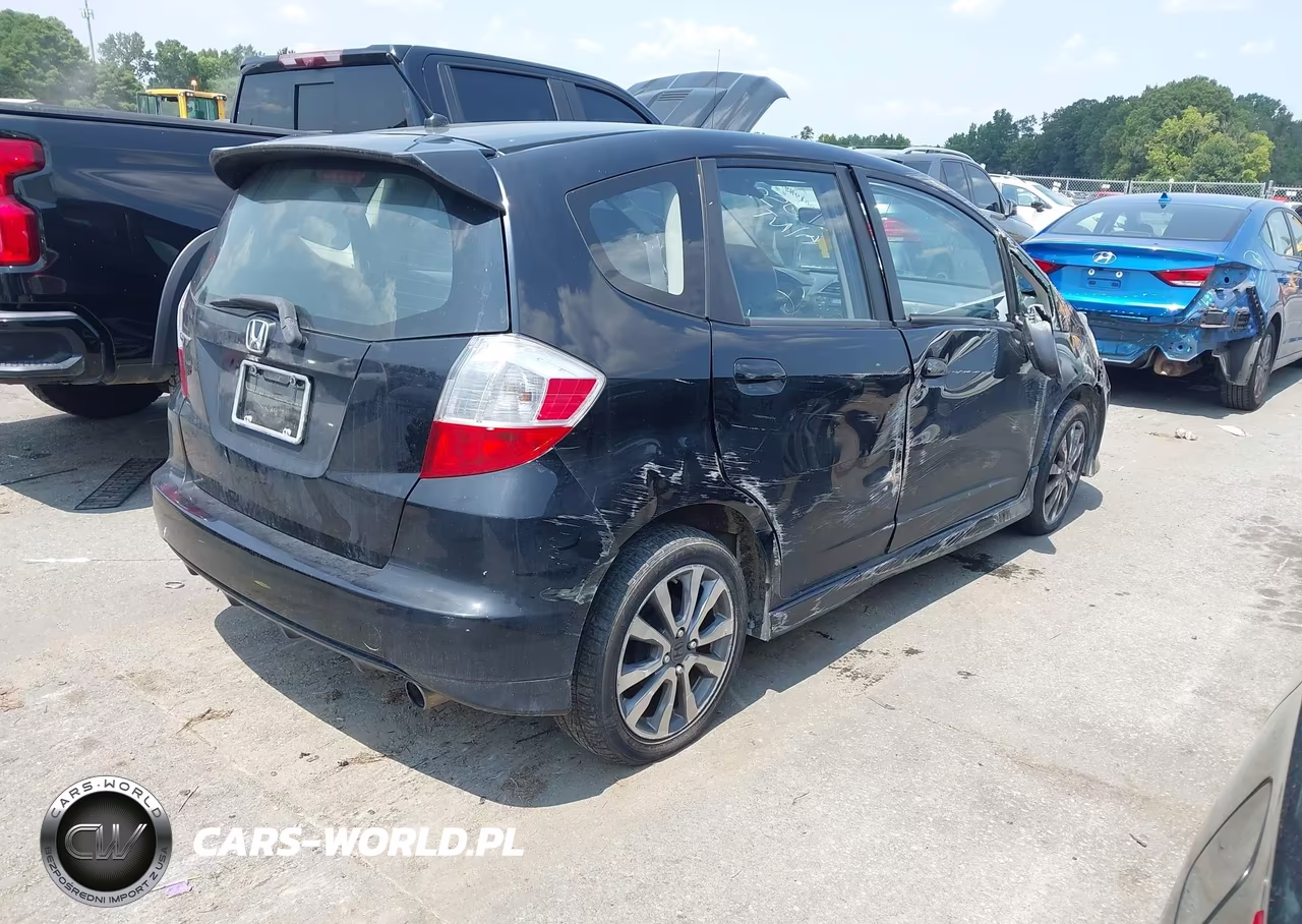 2013 Honda Fit Sport VIN:JHMGE8H54DC060591 - 4