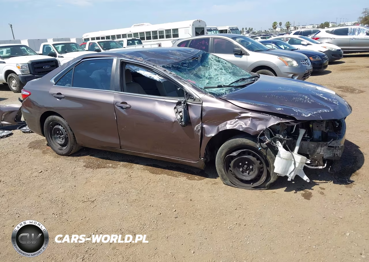 2015 Toyota Camry Le – zdjęcie 1 z 17