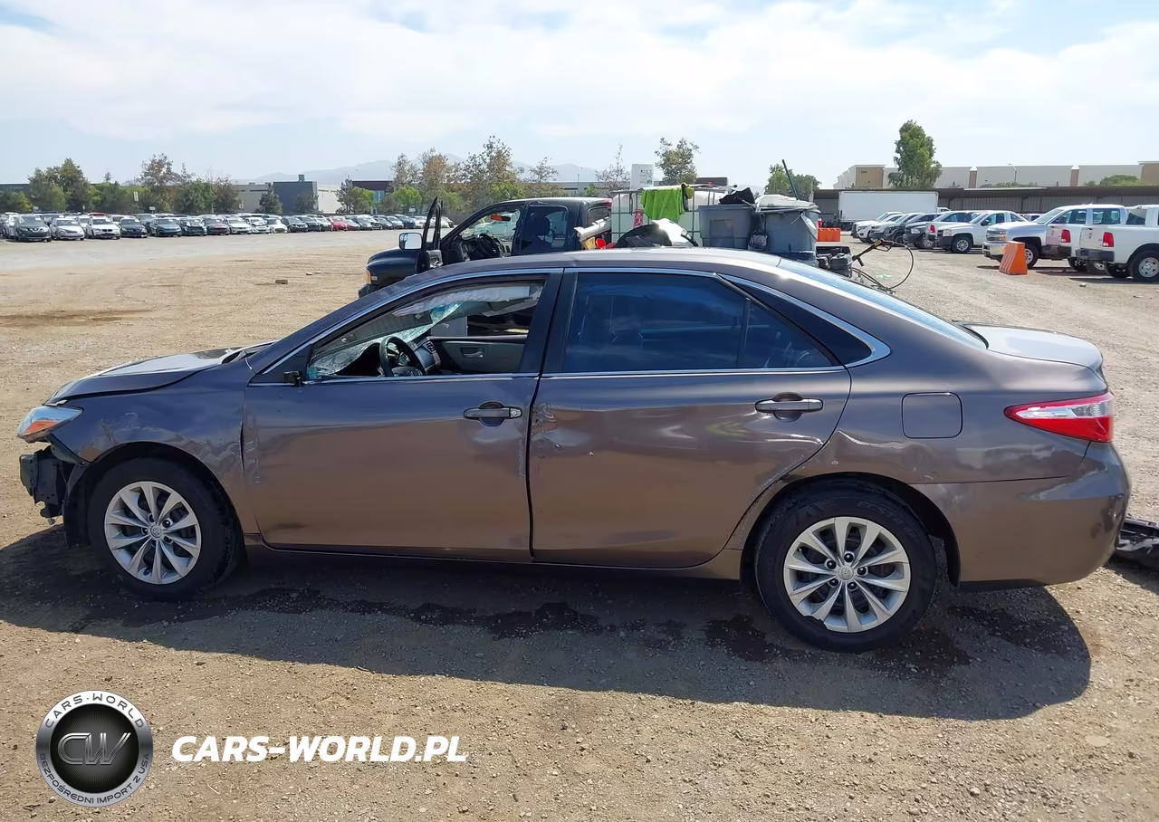 2015 Toyota Camry Le VIN:4T1BF1FK4FU065016 - 15