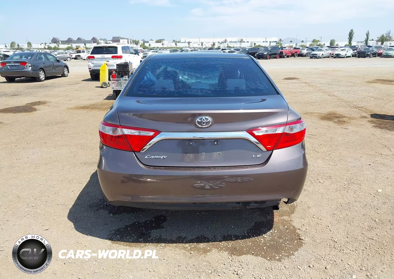 2015 Toyota Camry Le VIN:4T1BF1FK4FU065016 - 17