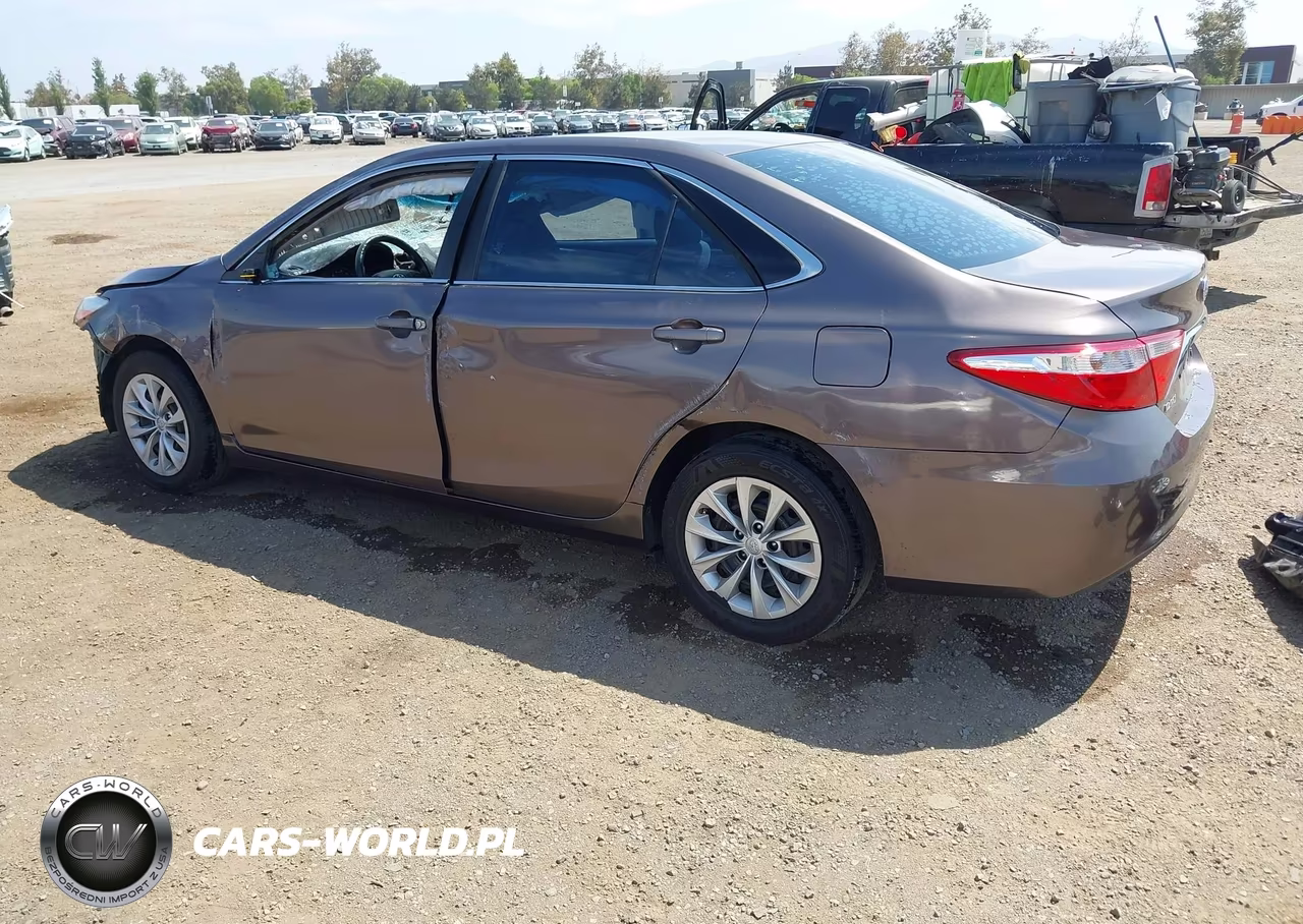 2015 Toyota Camry Le VIN:4T1BF1FK4FU065016 - 3