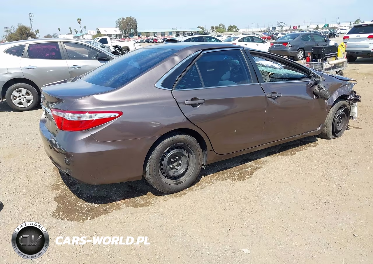 2015 Toyota Camry Le VIN:4T1BF1FK4FU065016 - 4