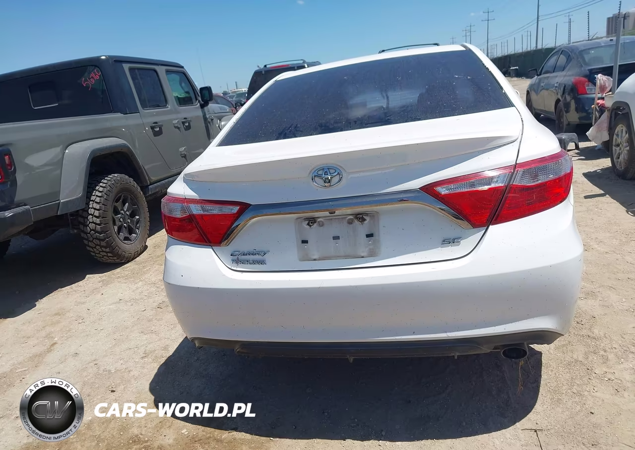 2015 Toyota Camry Se VIN:4T1BF1FK6FU056723 - 17