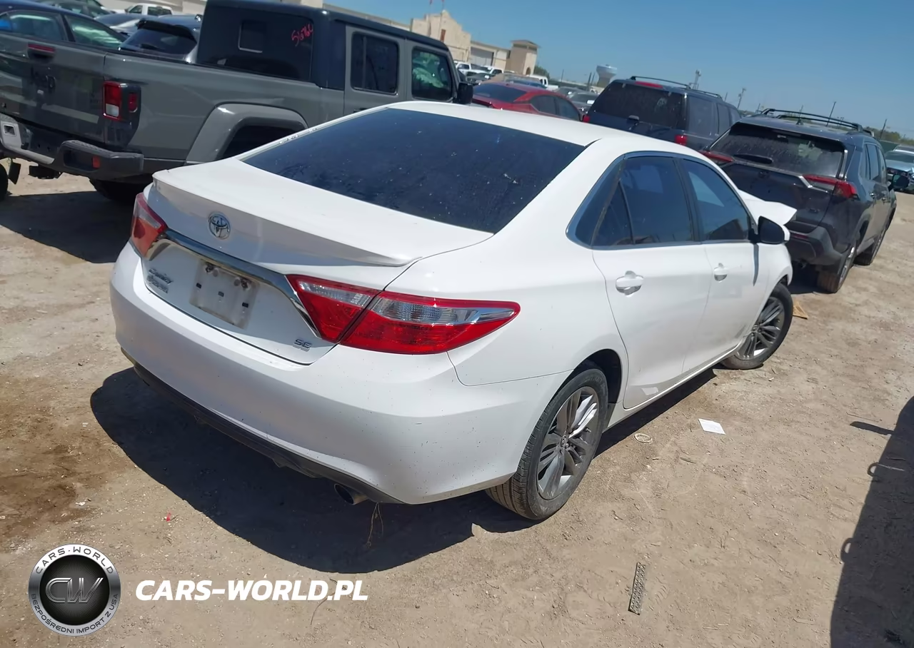 2015 Toyota Camry Se VIN:4T1BF1FK6FU056723 - 4