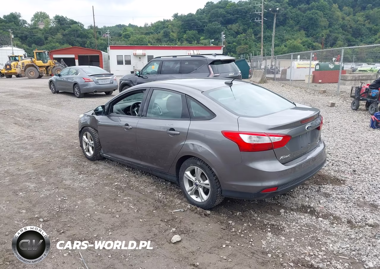 2014 Ford Focus Se VIN:1FADP3F26EL269588 - 3