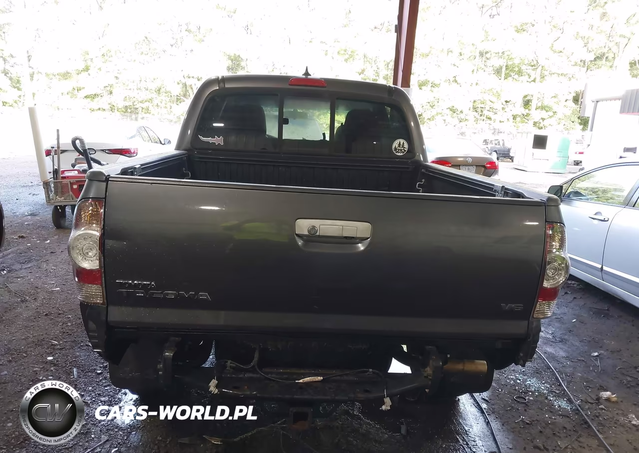 2015 Toyota Tacoma Base V6 VIN:5TFLU4EN4FX113835 - 17