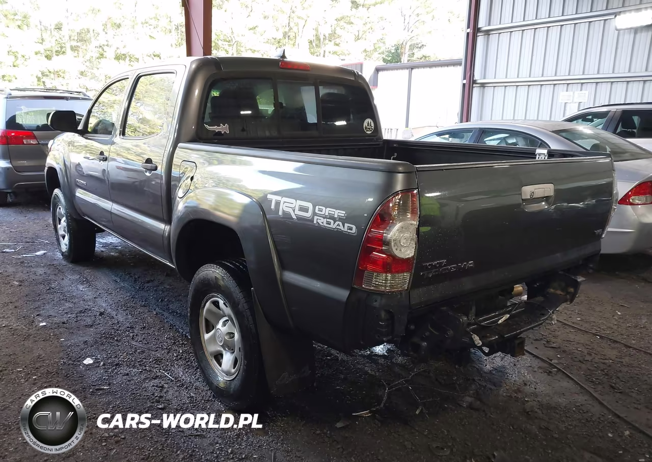 2015 Toyota Tacoma Base V6 VIN:5TFLU4EN4FX113835 - 3