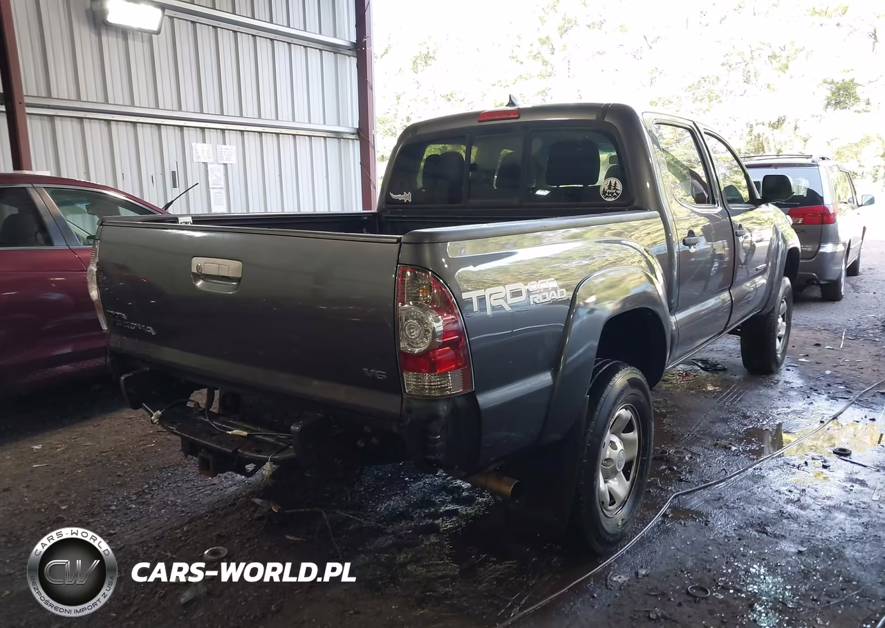2015 Toyota Tacoma Base V6 VIN:5TFLU4EN4FX113835 - 4