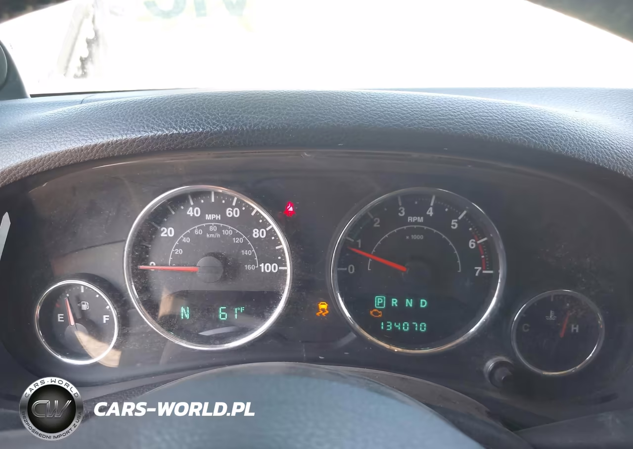 2011 Jeep Wrangler Unlimited Sahara VIN:1J4BA5H15BL557093 - 7