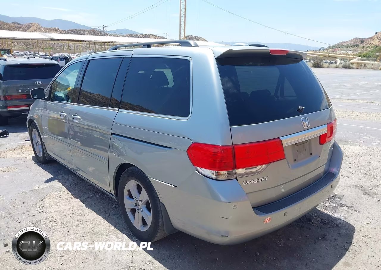 2010 Honda Odyssey Touring VIN:5FNRL3H9XAB096953 - 3