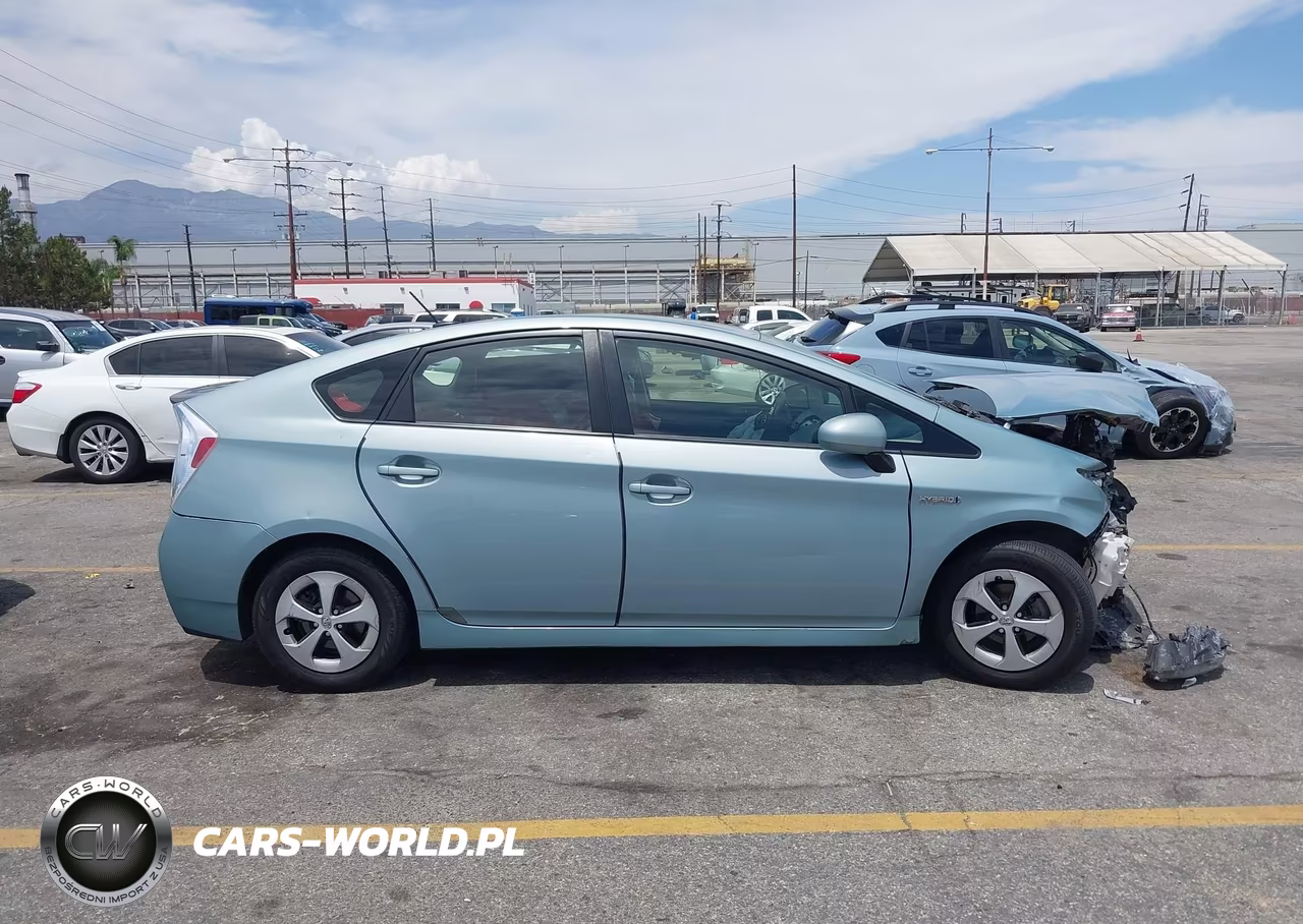 2013 Toyota Prius Three VIN:JTDKN3DU1D5569974 - 14