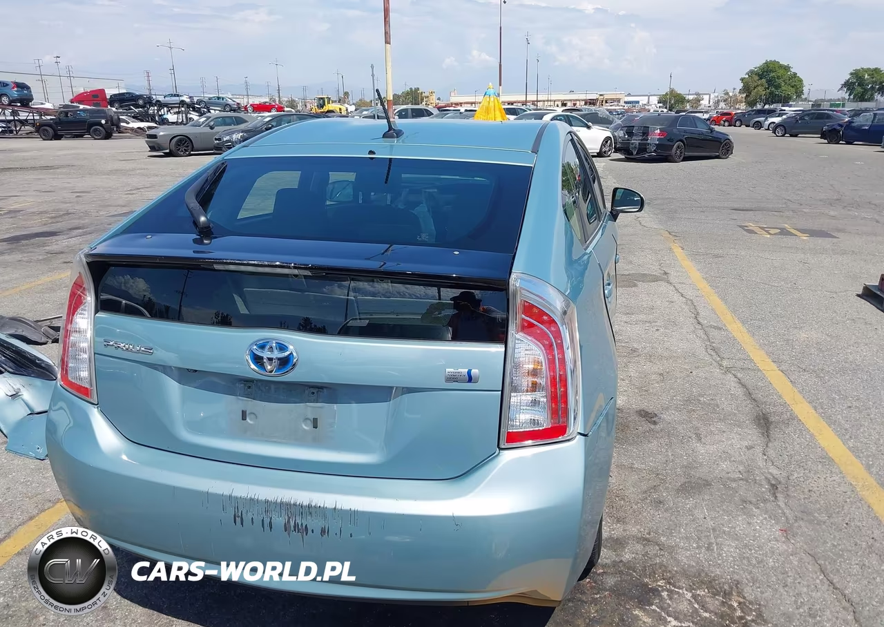 2013 Toyota Prius Three VIN:JTDKN3DU1D5569974 - 17