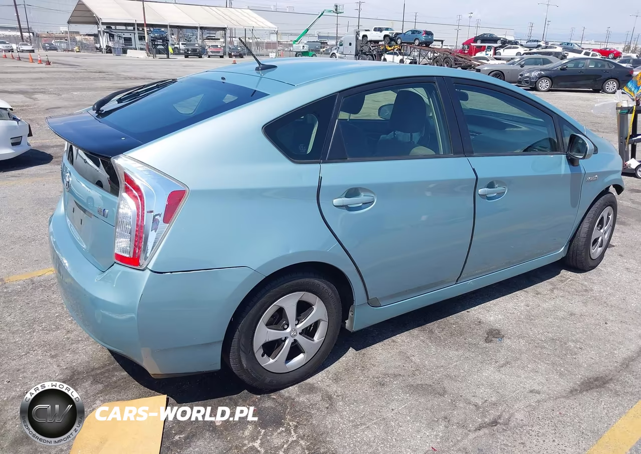 2013 Toyota Prius Three VIN:JTDKN3DU1D5569974 - 4