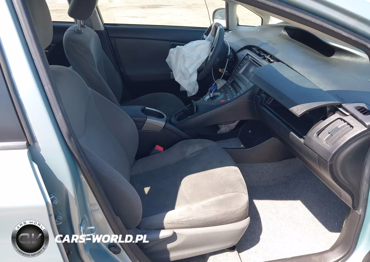 2013 Toyota Prius Three VIN:JTDKN3DU1D5569974 - 5