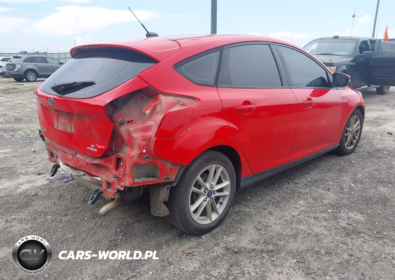 2015 Ford Focus Se VIN:1FADP3K26FL291825 - 4