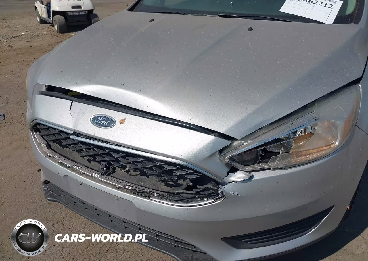 2016 Ford Focus Se VIN:1FADP3F23GL352351 - 6