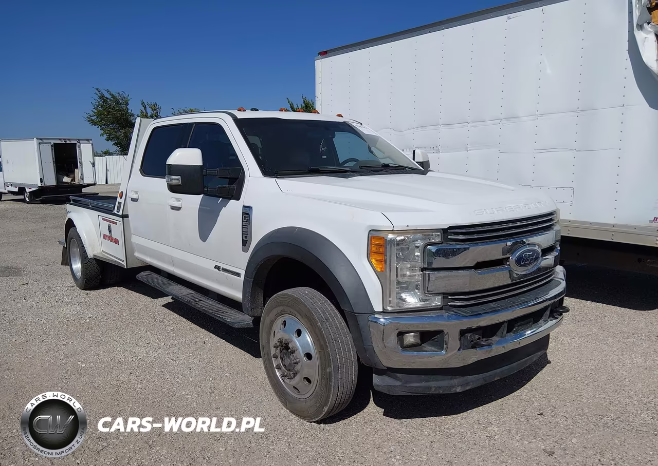 2017 Ford F-550 Chassis Lariat