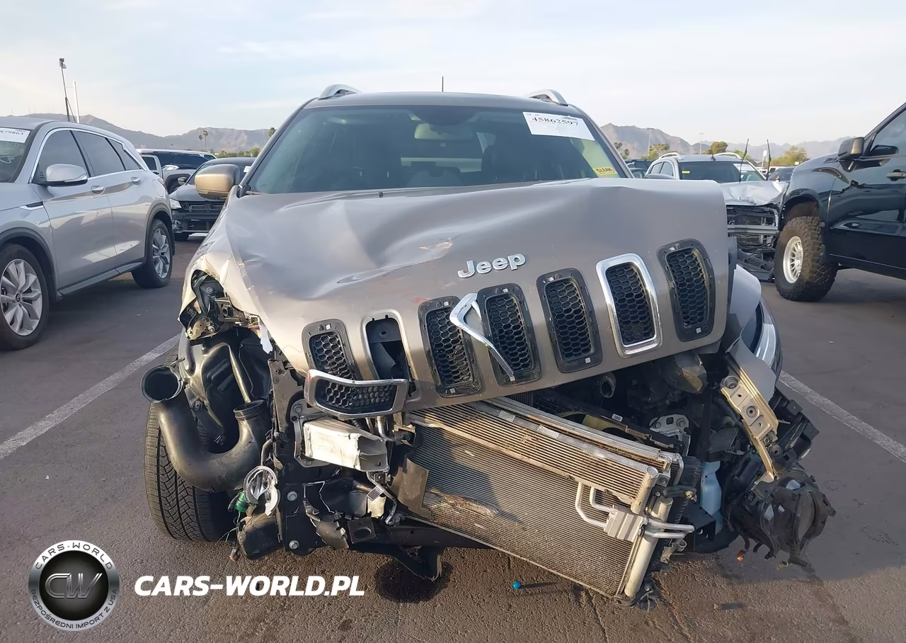 2018 Jeep Cherokee Latitude Plus 4X4 VIN:1C4PJMLX7JD578103 - 12