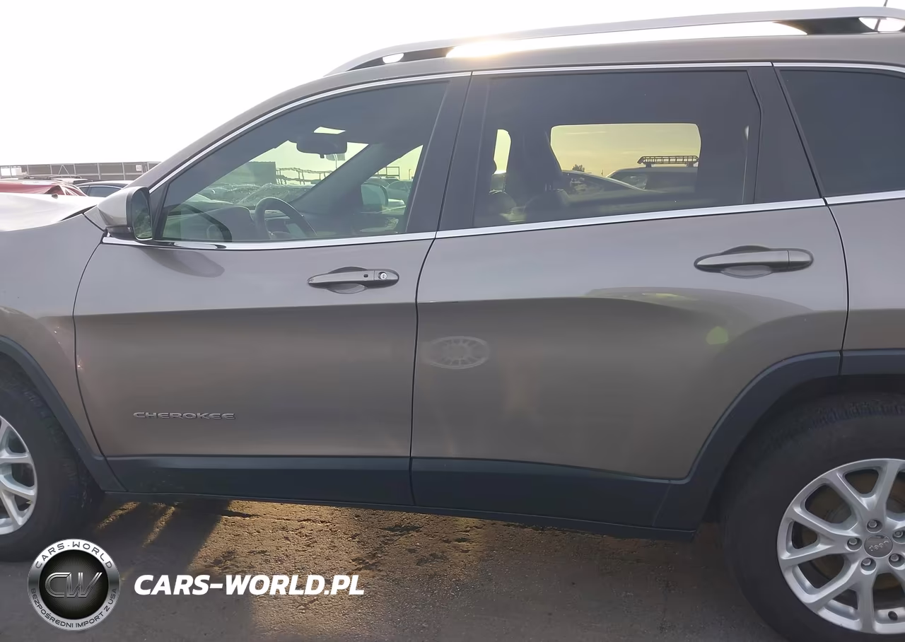 2018 Jeep Cherokee Latitude Plus 4X4 VIN:1C4PJMLX7JD578103 - 14