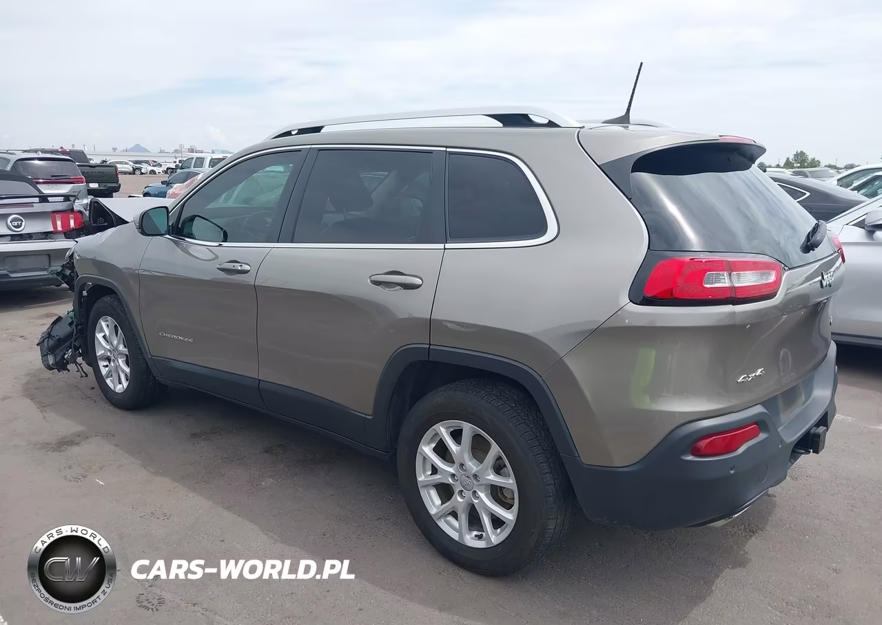 2018 Jeep Cherokee Latitude Plus 4X4 VIN:1C4PJMLX7JD578103 - 3