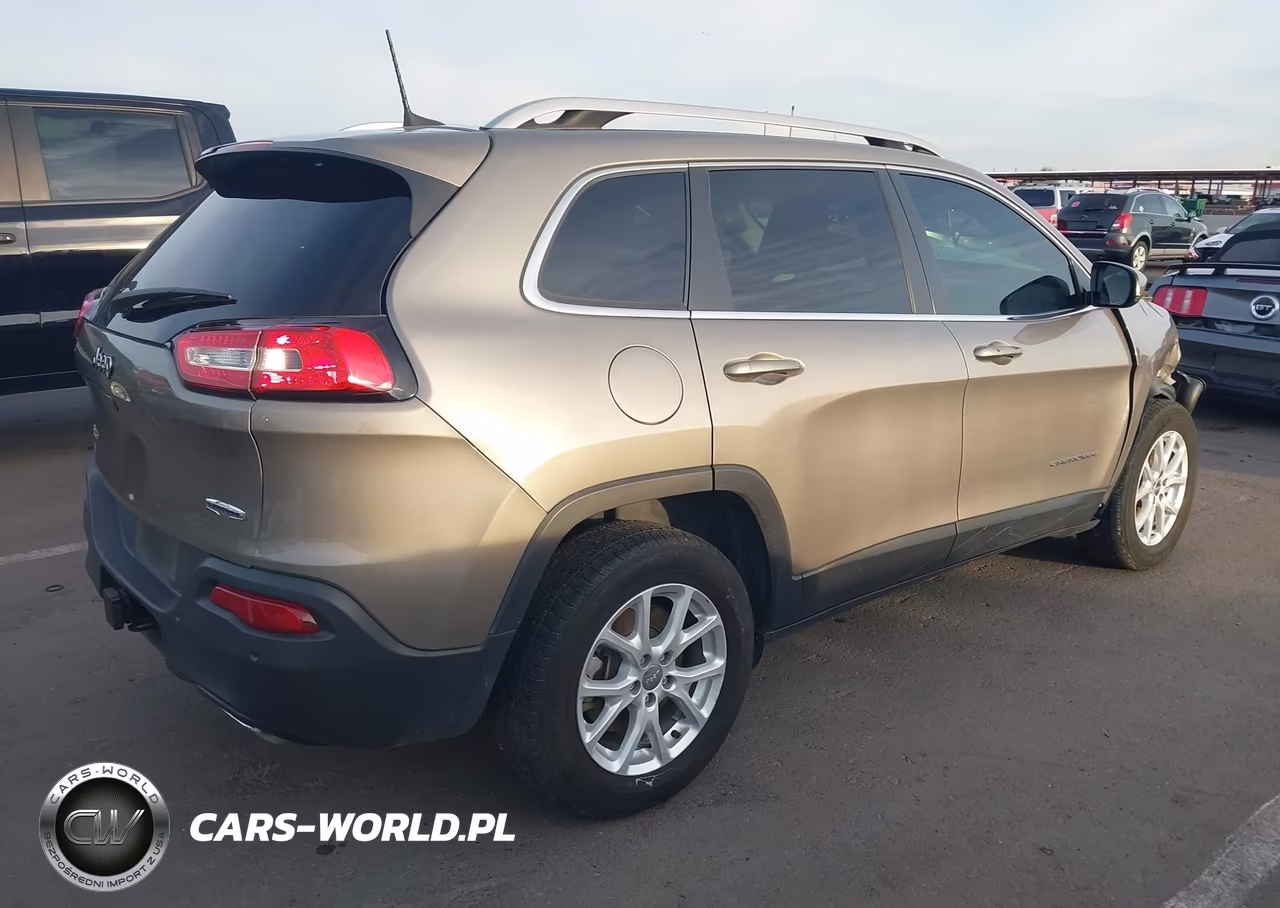 2018 Jeep Cherokee Latitude Plus 4X4 VIN:1C4PJMLX7JD578103 - 4